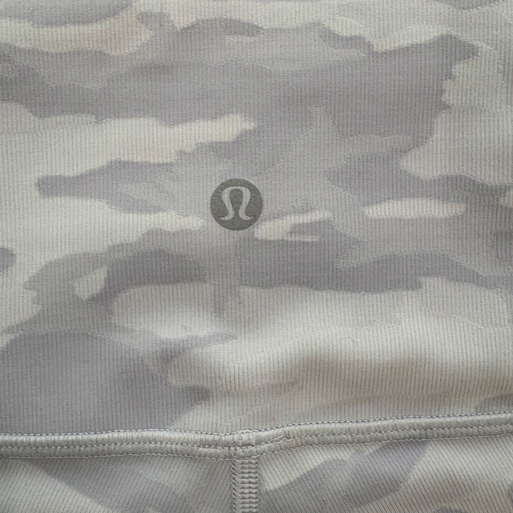 Lululemon Wunder Under Short 10" *Ribbed Incognito Camo Jacquard Alpine White St - Picture 8 of 9
